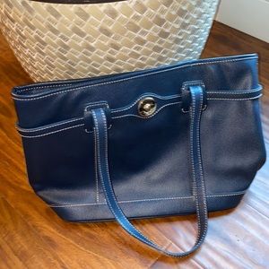 Dooney and Bourke medium size purse in navy blue